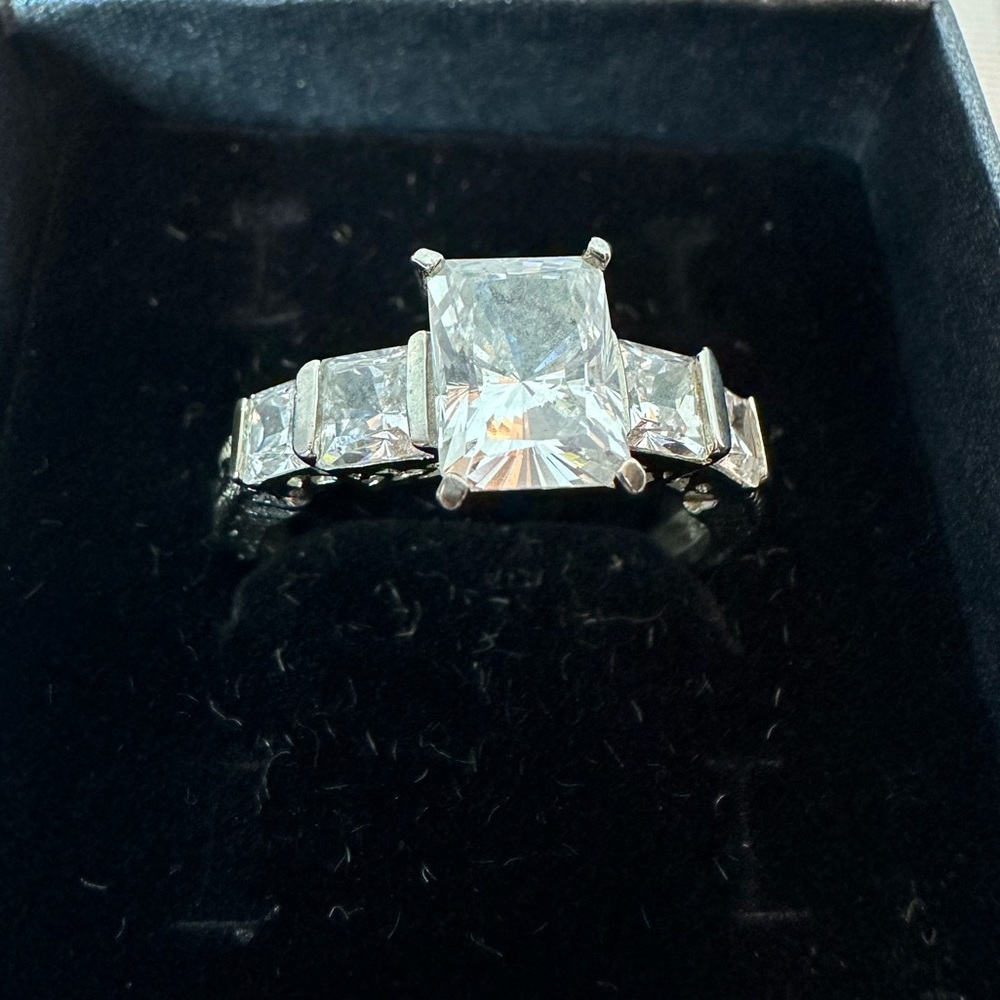 Gorgeous Sterling Silver & CZ Emerald Cut Diamond Ring - Picture 2 of 10